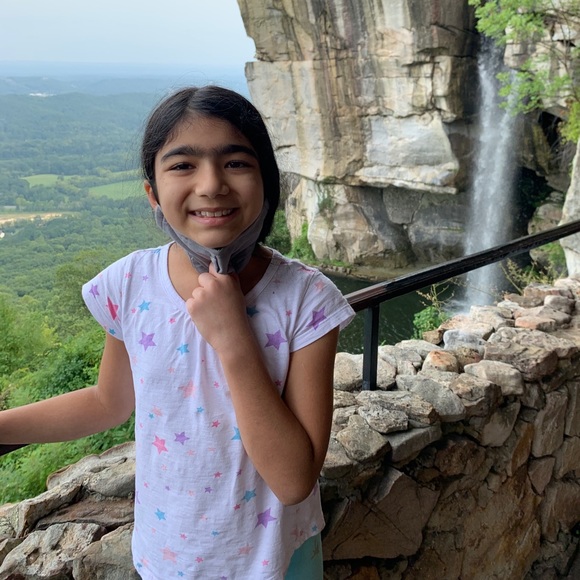 Meet your Posher, Zara - Picture 1 of 2